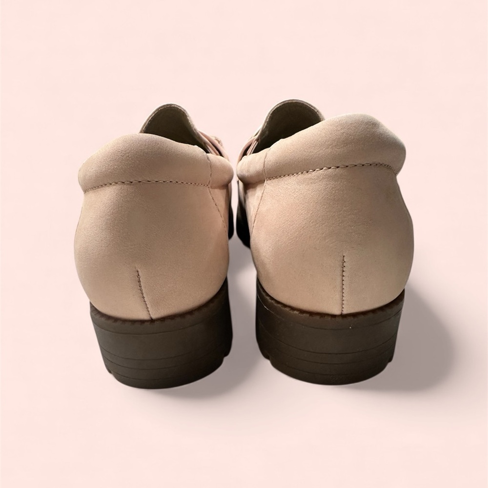 REVITALIGN Blush Loafers with Gold Chain - Picture 4 of 6